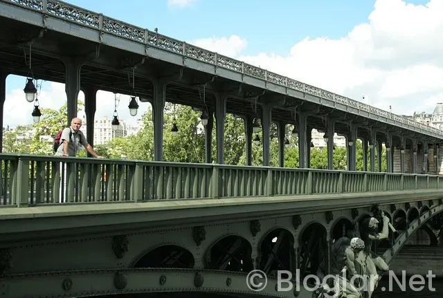 BİR MİLYON TAKİPÇİSİ OLAN YOUTUBER NE KADAR KAZANIR BİR MİLYON TAKİPÇİSİ OLAN YOUTUBER NE KADAR KAZANIR